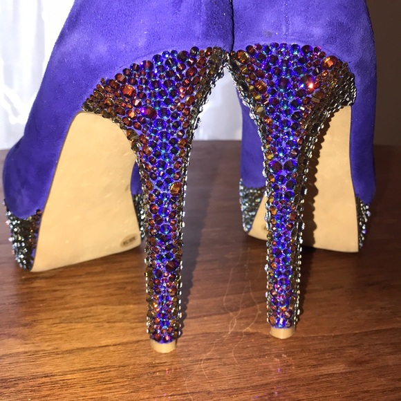**ONE OF A KIND** Swarovski Embellished Pumps - Picture 4 of 7